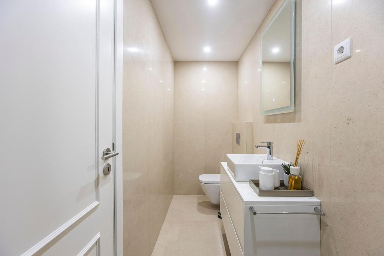 City Center 2Br Flat W/ Ac By Lovelystay Porto Kültér fotó